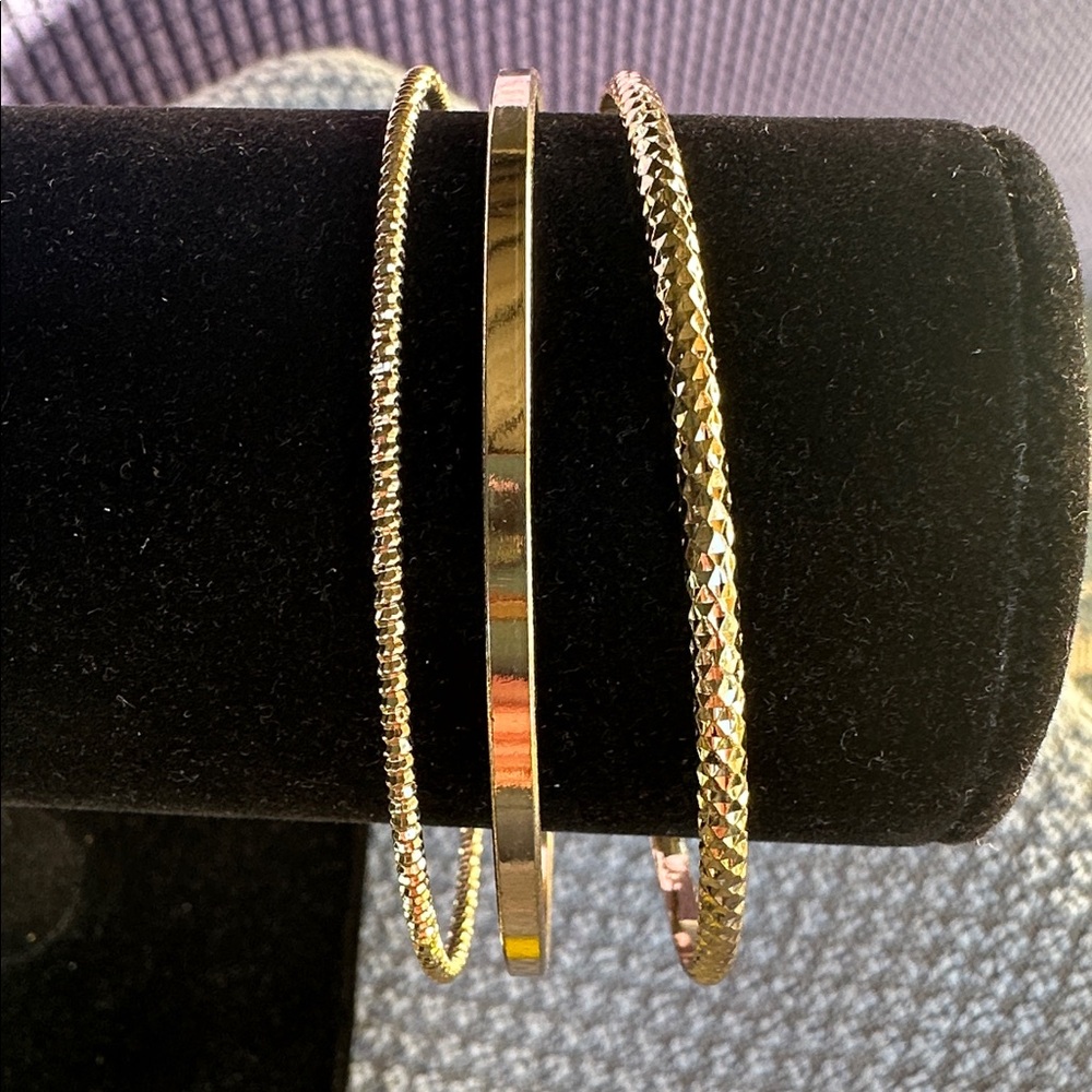 Bangle Bracelet Trio. Goldtone, smooth high polish and textured. - Picture 2 of 7